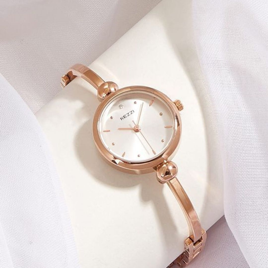 Elegant Rose Gold Mesh Strap Watch