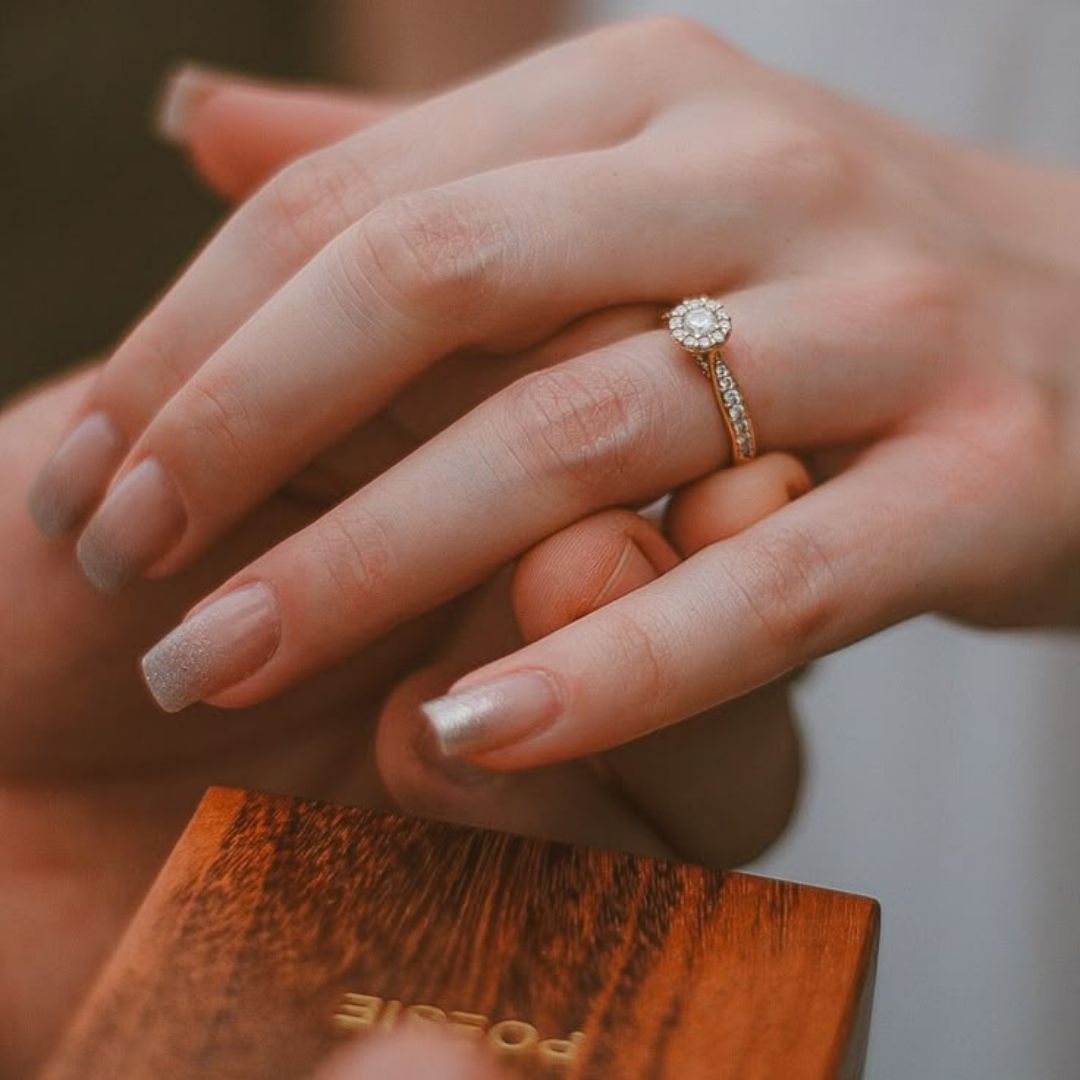 Minimal Gold Single-Stone Ring