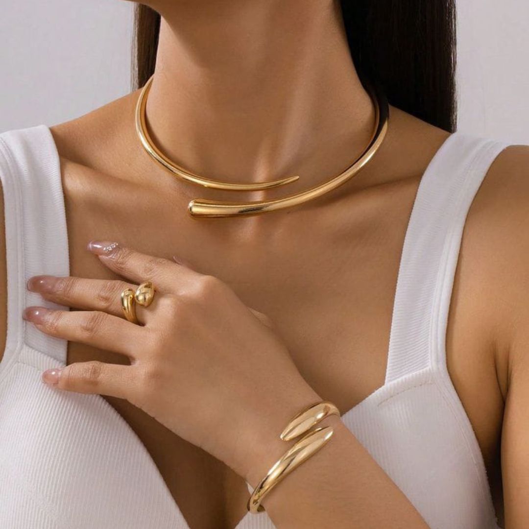 Traditional Kundan Earrings & Pendant Set